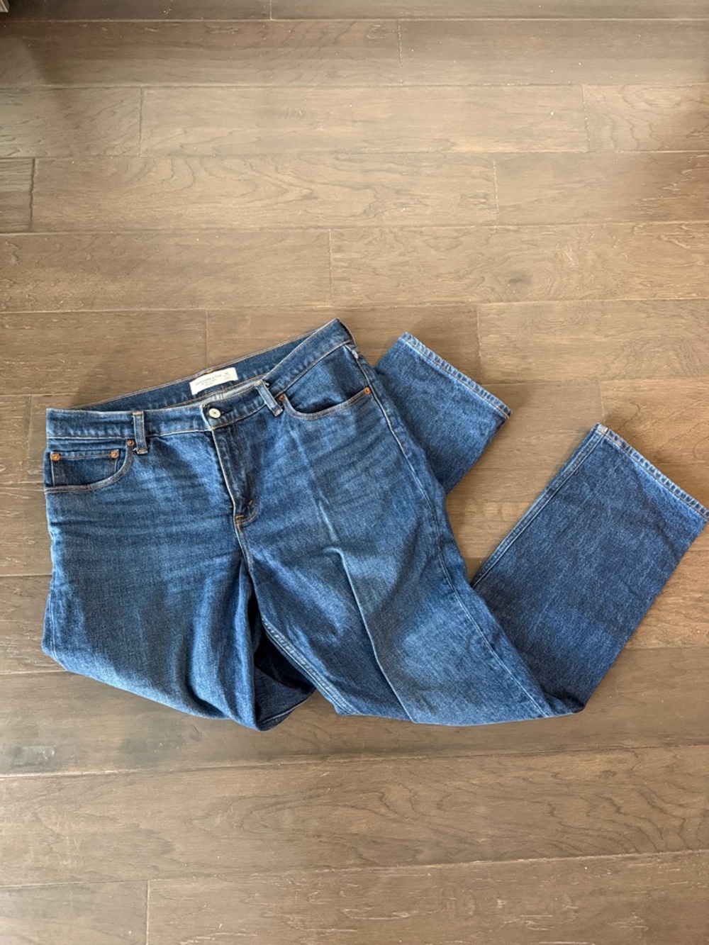 LIKE NEW Abercrombie 90s Straight-Leg Mid-Rise Dark Blue Jeans